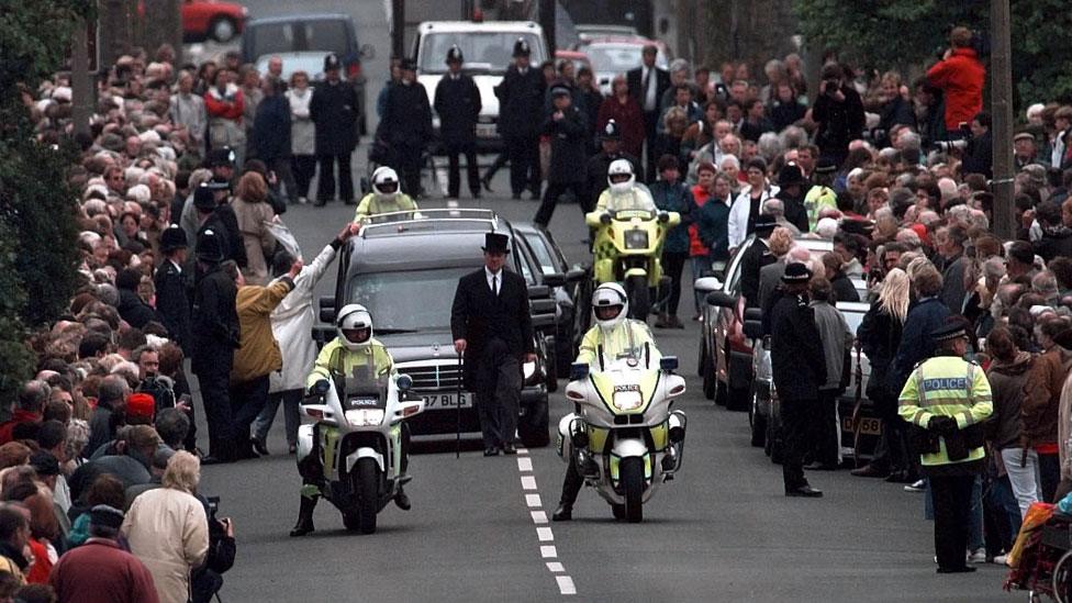 Mourners line the streets of Weston-super-Mare for the funeral of Jill Dando in May 1999