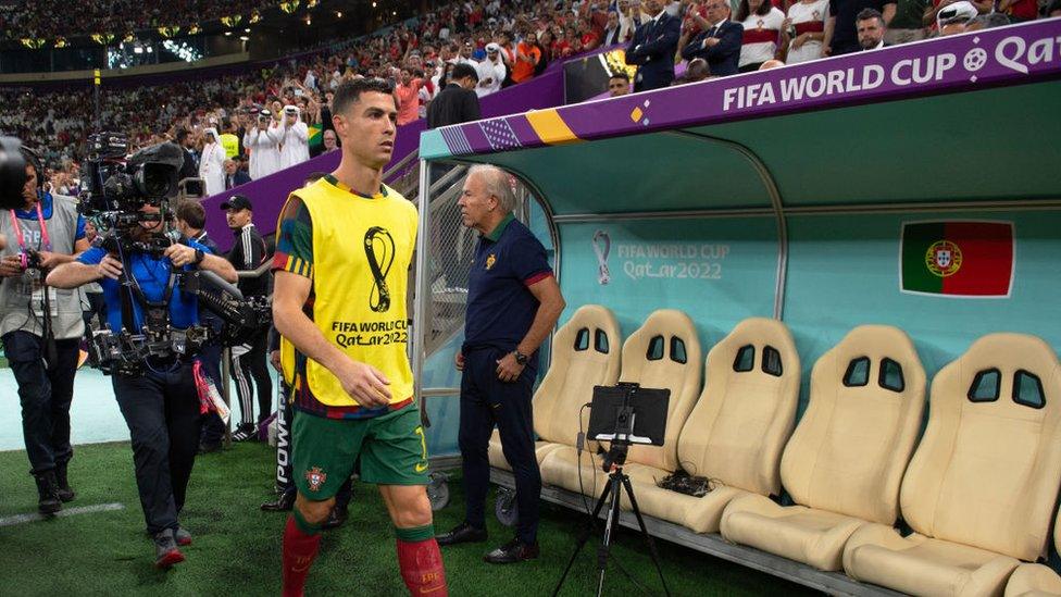 Ronaldo walking to sit on the bench