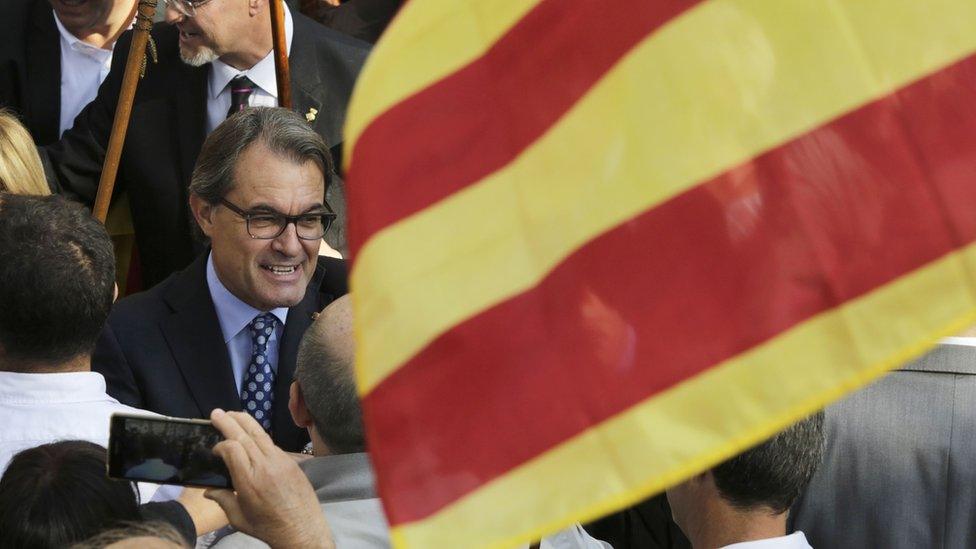 Catalan leader Artur Mas outside court in Barcelona (15 Oct)