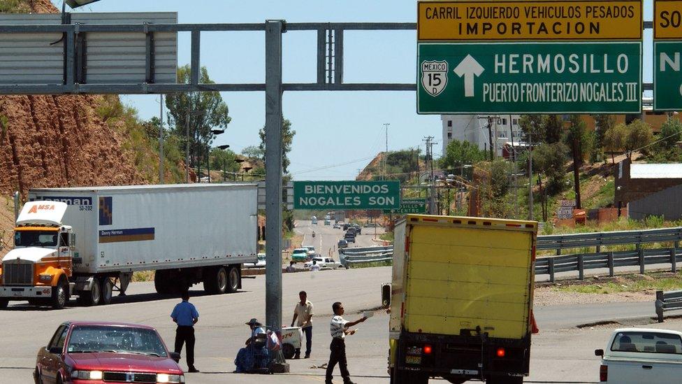 Truck at the US-Mexico border (file picture