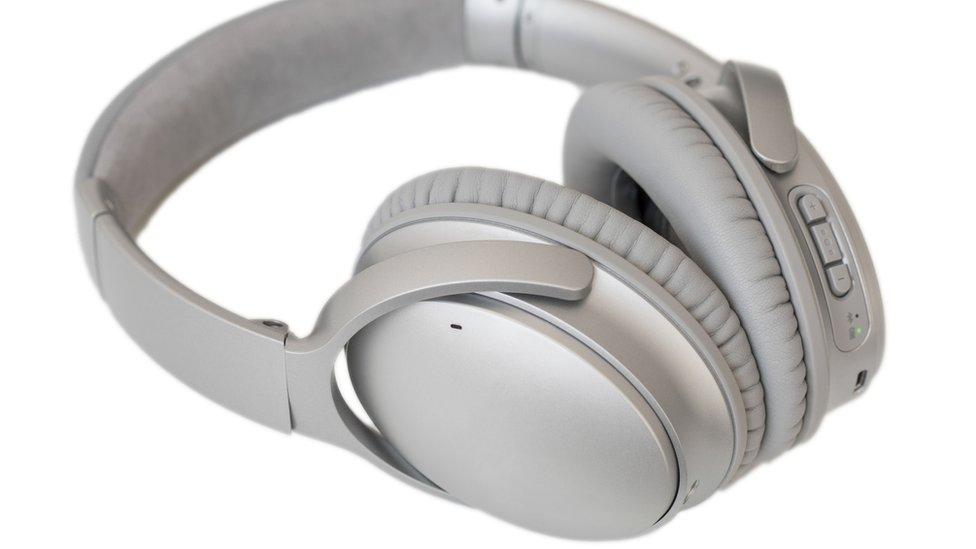 Noise-cancelling headphones