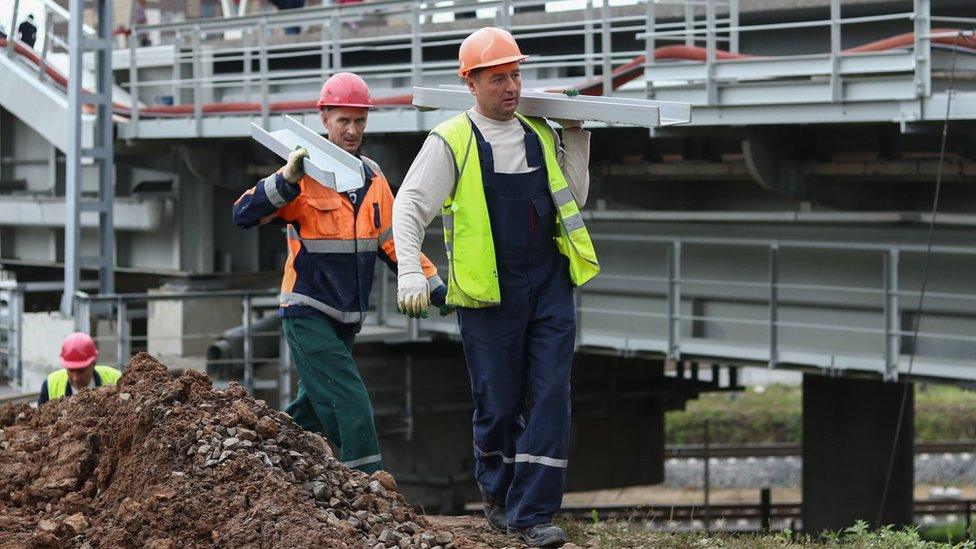 Builders in Moscow, 16 Aug 18