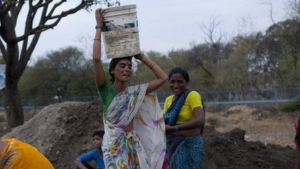 Women queue up to collect water in Latur, Maharashtra