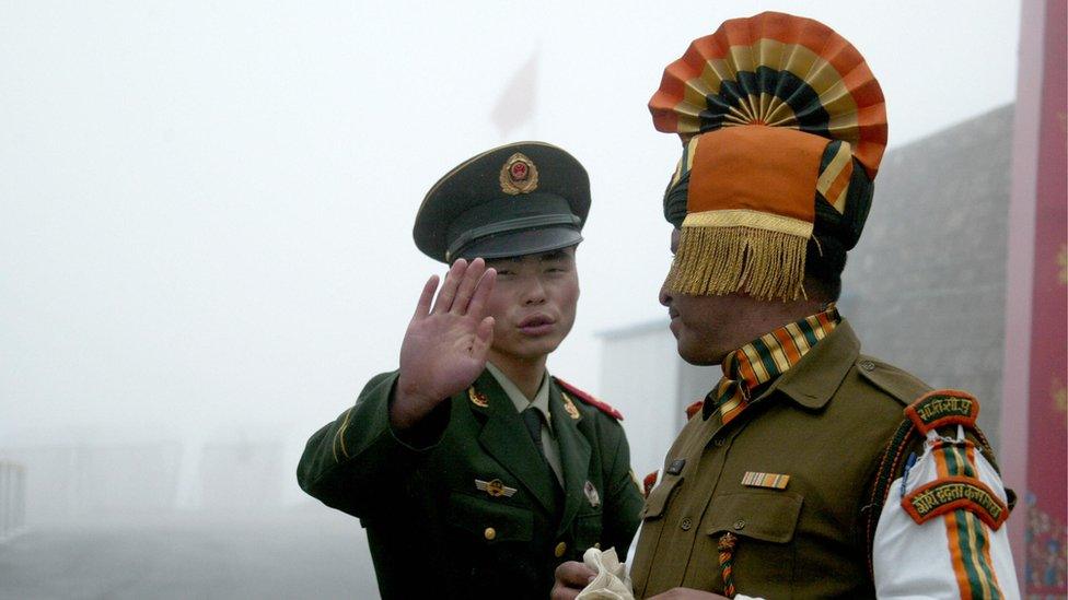 A picture of a Chinese and Indian soldier.