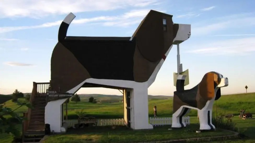 A hotel shaped like a beagle dog