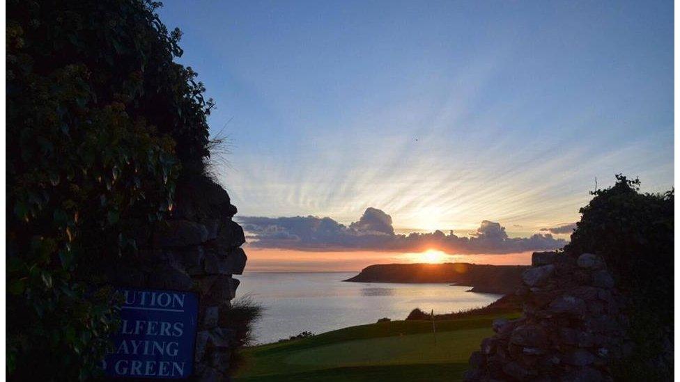 This gorgeous shot of Langland Bay was captured by Mark de'Boer Lloyd, from Mumbles