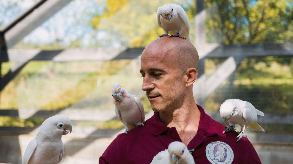 Antonio Osuna-Mascaró with cockatoo sat on him