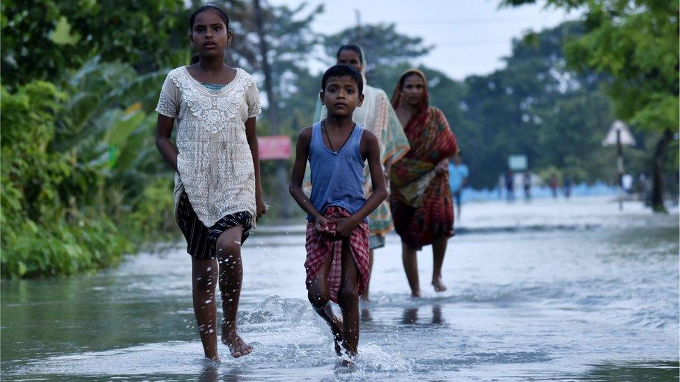 People-walking-through-flood-waters.