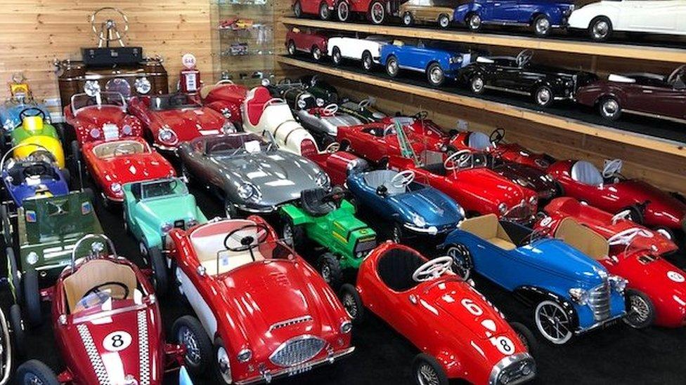 49333782 - Pedal cars auction