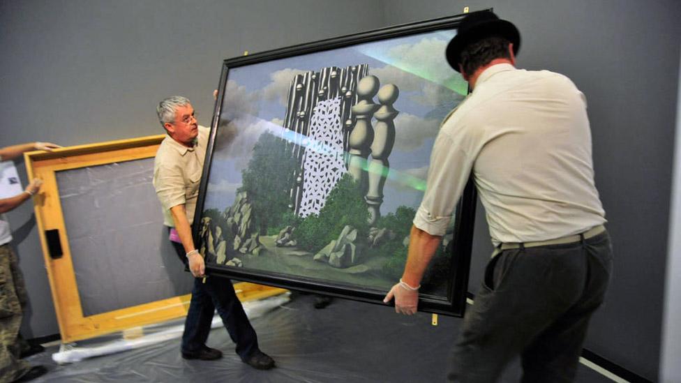 Ken Simons (left) carrying a Magritte