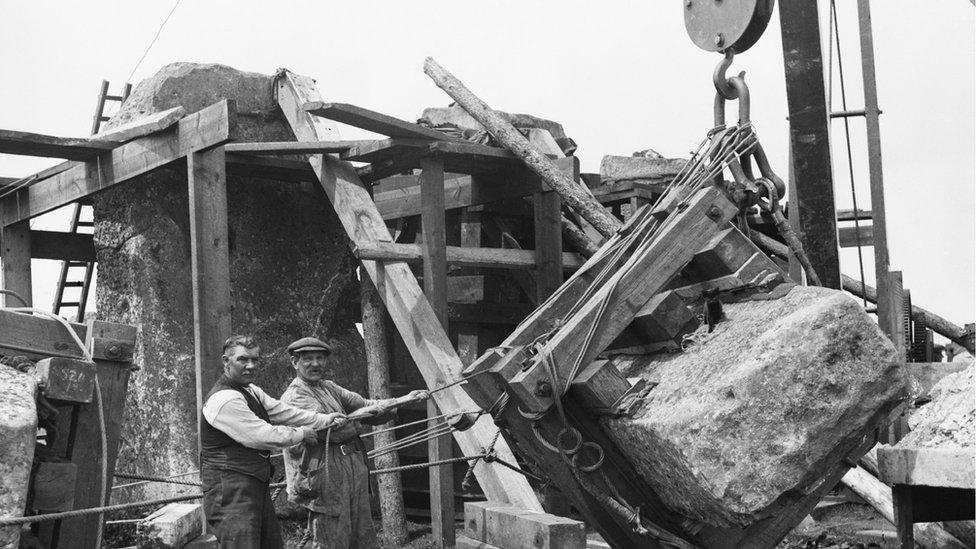 Working on the stones (1920)