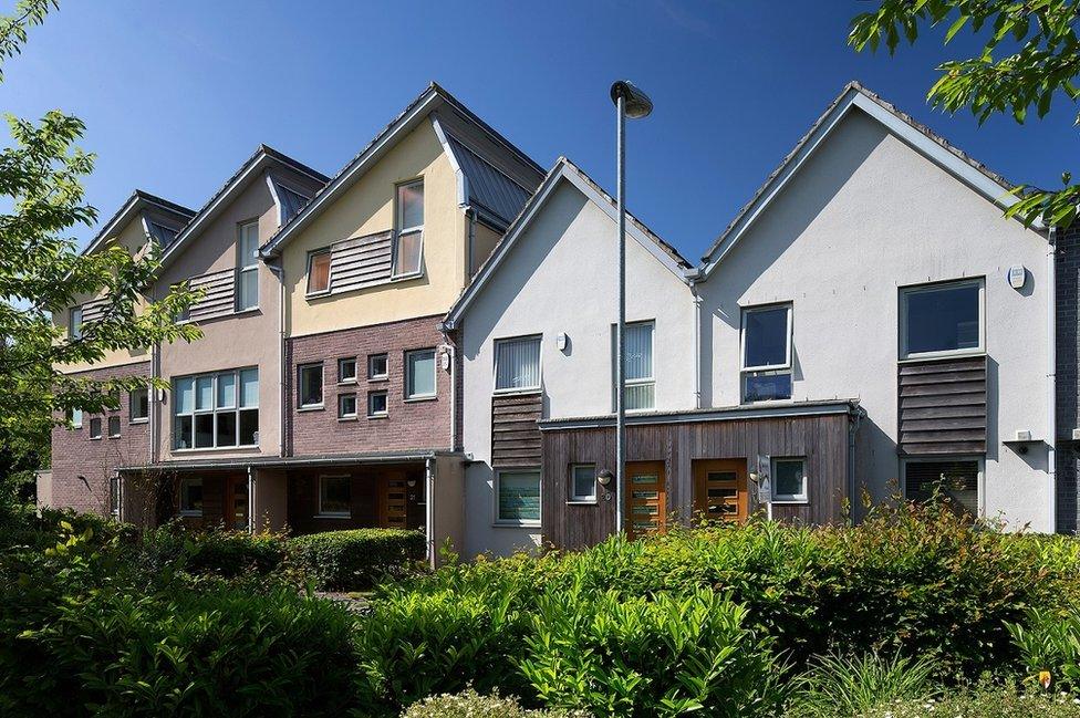 Houses on Autumn Drive, the main entrance of the Staiths South Bank estate