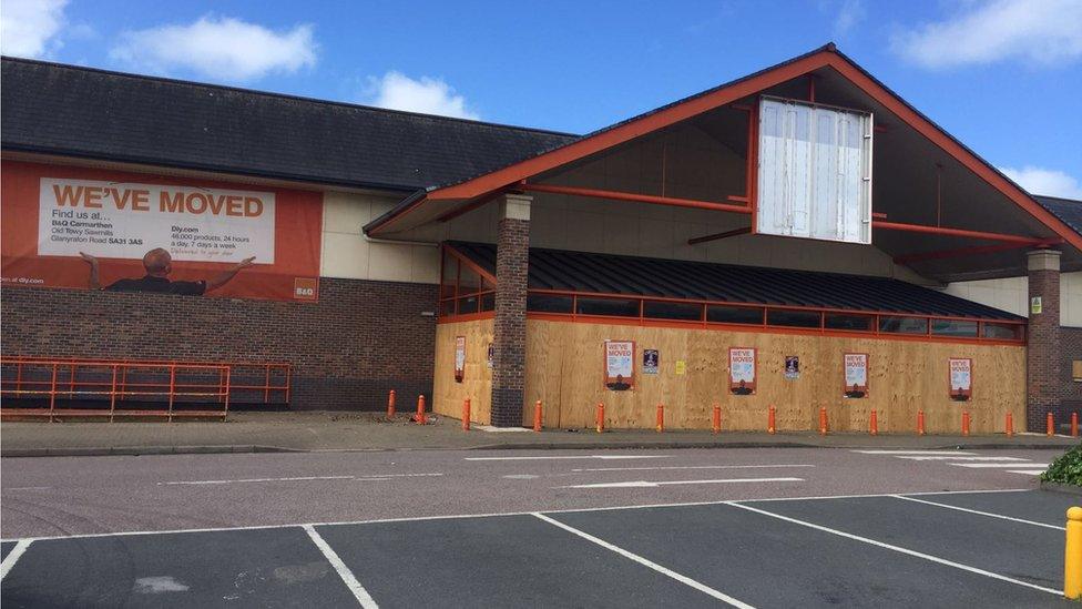 The former B&Q store at Parc-y-llyn Retail Park, Llanbadarn, Aberystwyth,