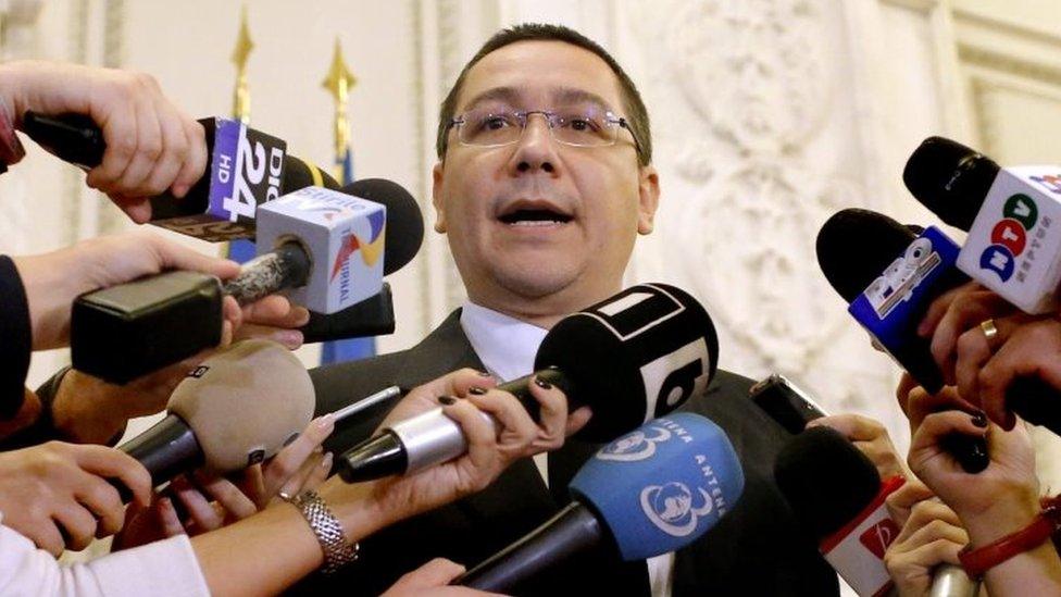 Victor Ponta makes a statement to media. Photo: 4 November 2015