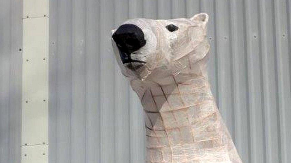 Bamber Hawes' sculpture of a polar bear