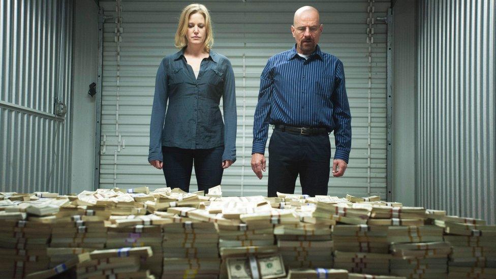 BREAKING BAD, (from left): Anna Gunn, Bryan Cranston, 'Gliding Over All', (Season 5, ep. 508, aired Sept. 2, 2012), 2008-2013