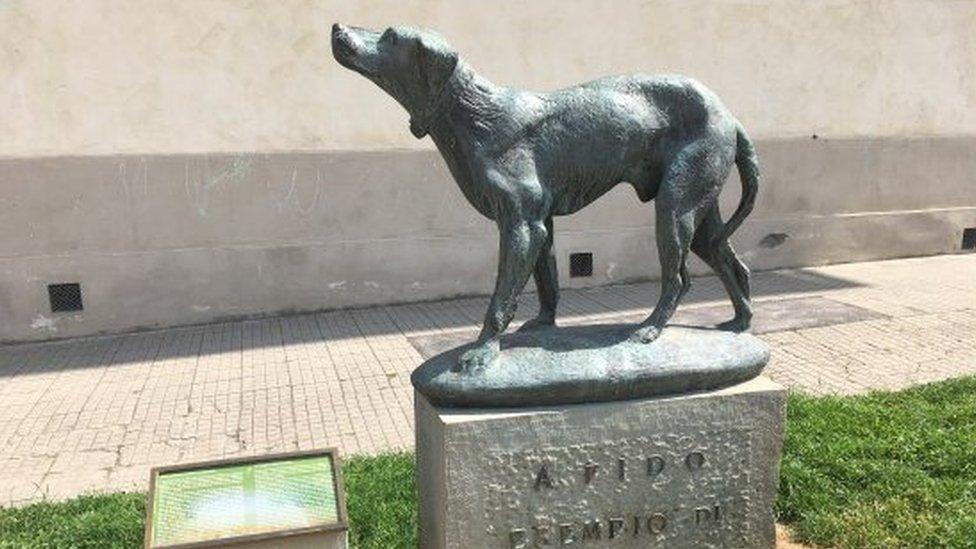 Fido statue