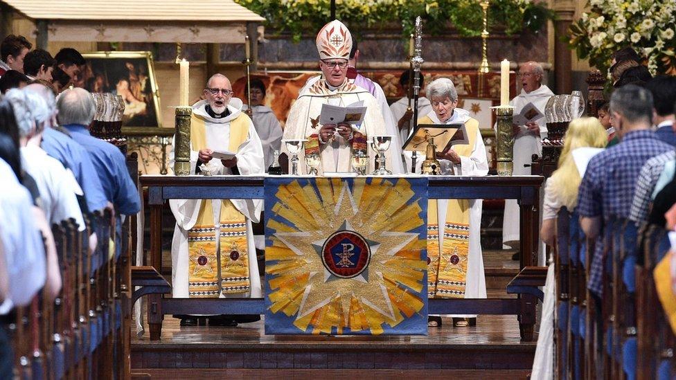 Worshippers gather at St Paul"s Cathedral in Melbourne, Australia, 25 December 2016.