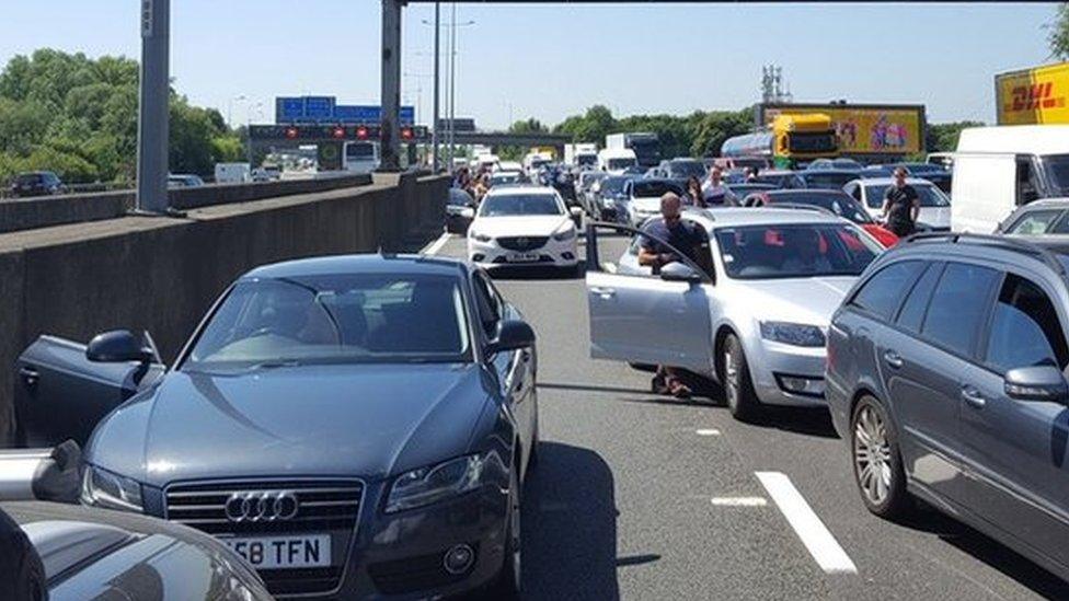 M25 crash queues