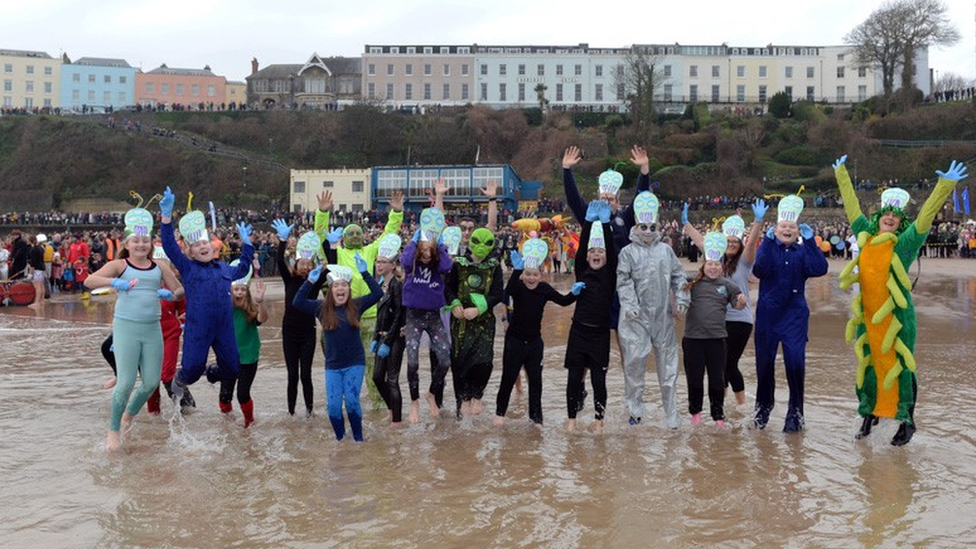 Llun o gasgliad Tenby Boxing Day Swim, 2018