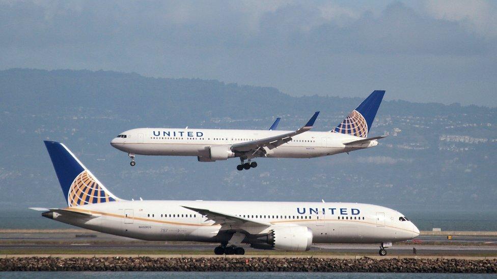 United Airlines planes