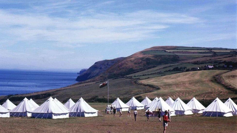 Pebyll yn Llangrannog