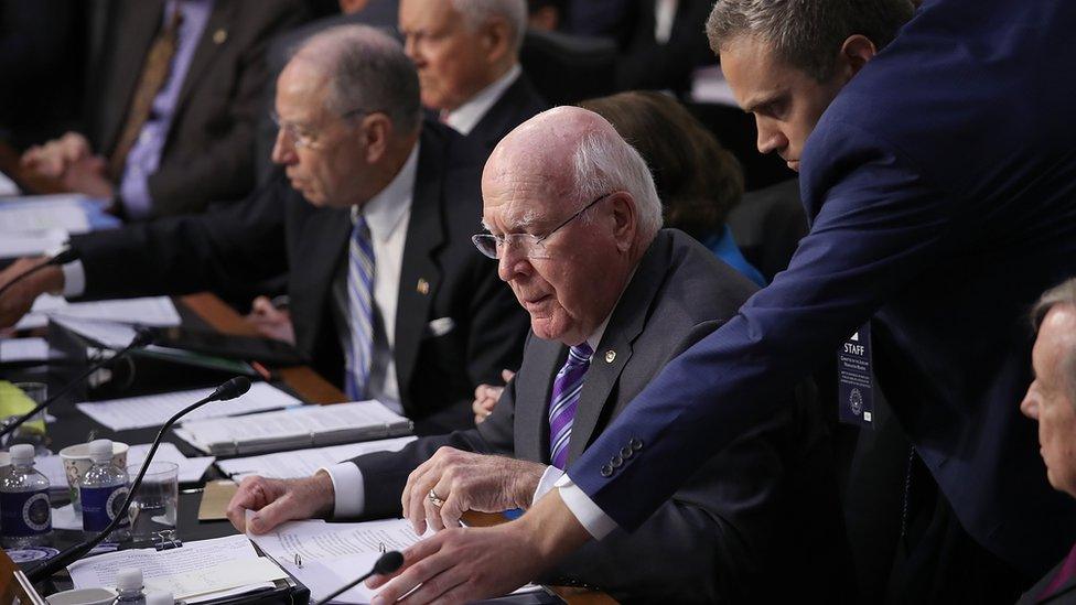 Sen Patrick Leahy receives notes from an aide while questioning Brett Kavanaugh on September 5, 2018