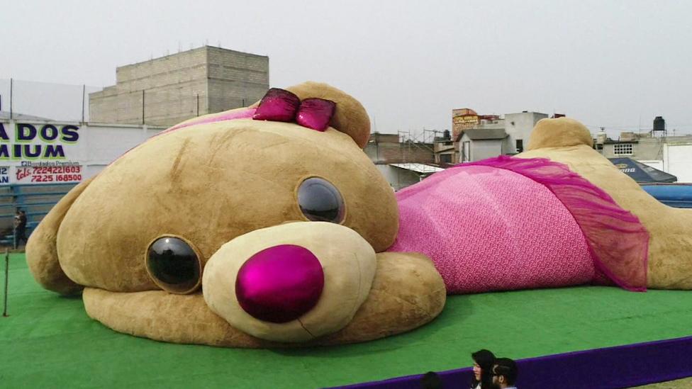 Giant teddy bear in Mexico