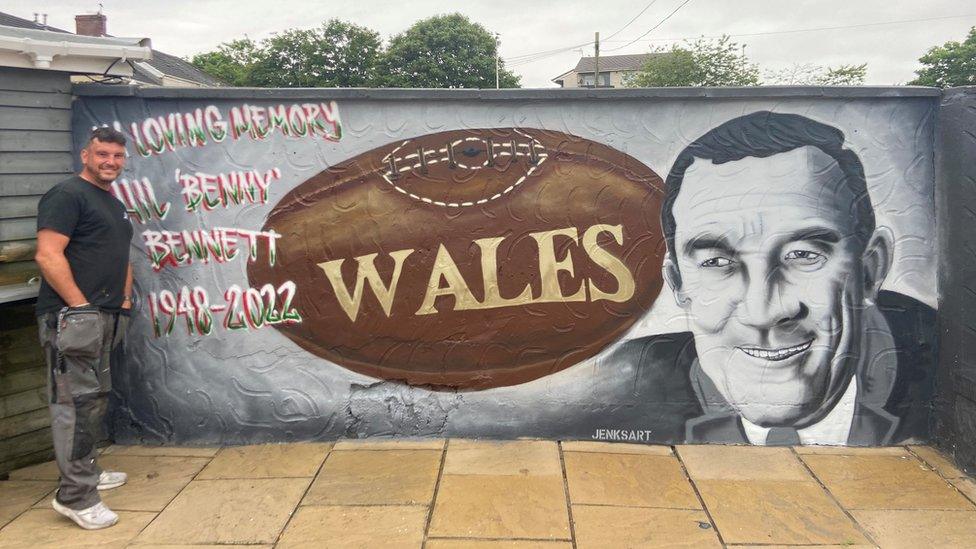 Phil Bennett mural