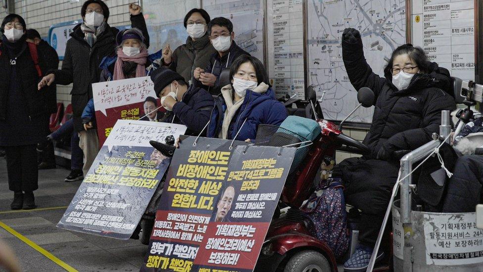 Protesters at a Seoul subway station