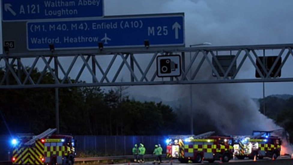 M25 lorry fire