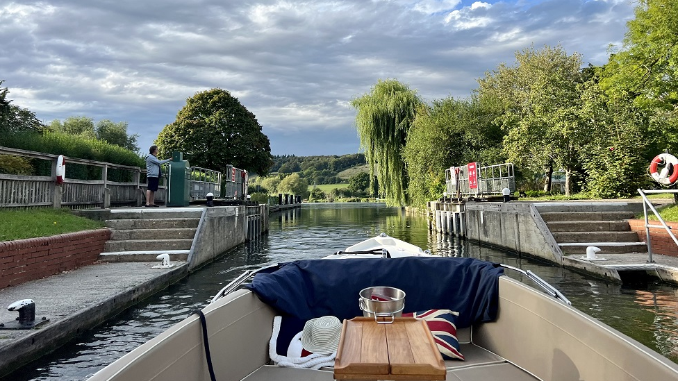 Mapledurham Lock