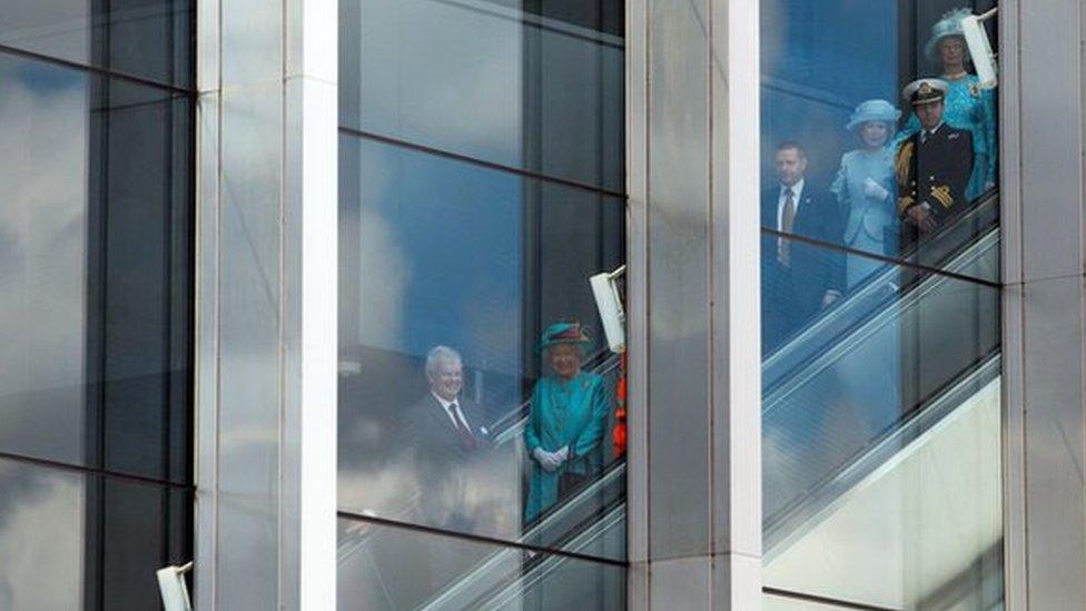 Queen at Reading station