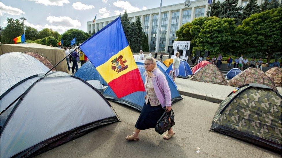 Tent city in Chisinau (7 Sept)