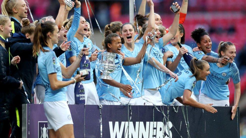 Manchester City women celebrate winning the 2018/2019 FA Cup