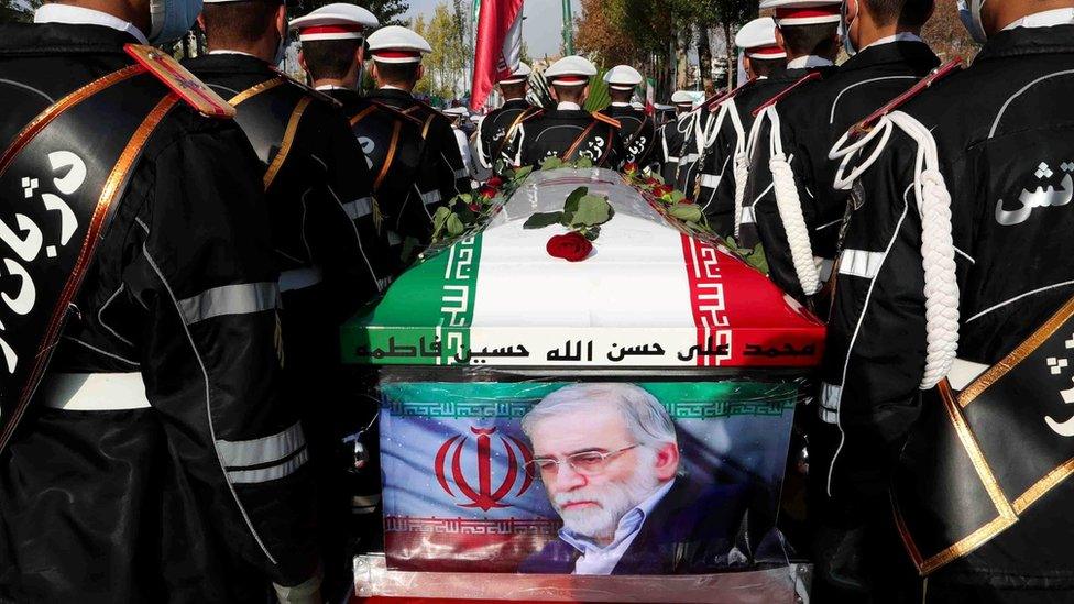 Iranian troops hold Mohsen Fakhrizadeh's coffin at a funeral ceremony in Tehran (30 November 2020)