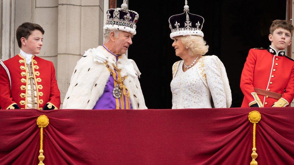 King and Queen on balcony