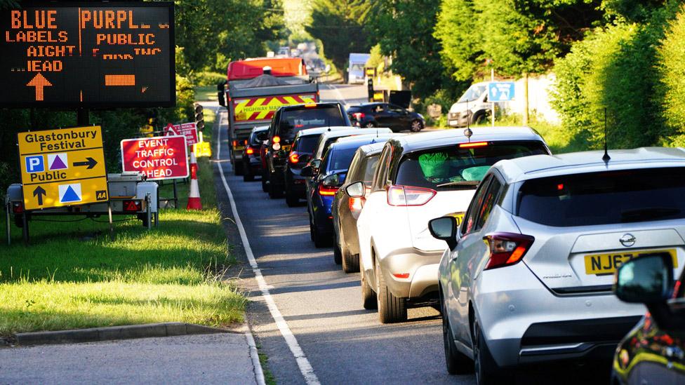 Traffic en route to the festival site