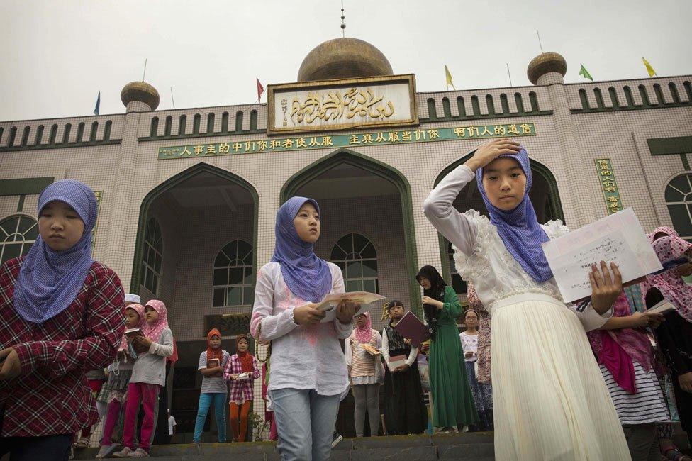 Students graduate from Islamic studies course in Sangpo