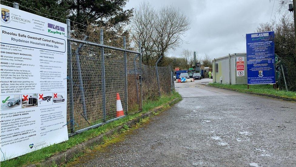 The entrance of Rhydenion recycling centre