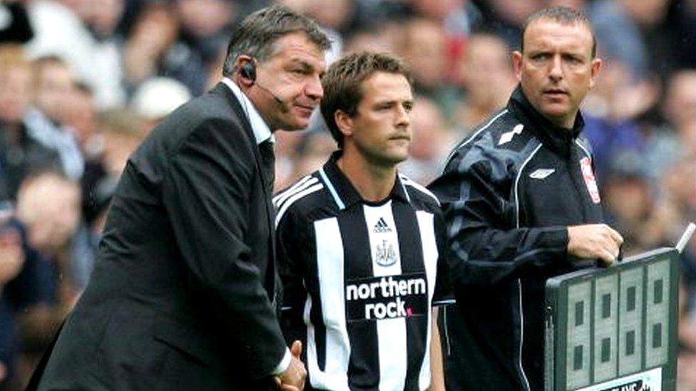 Sam Allardyce and Michael Owen at a Newcastle match