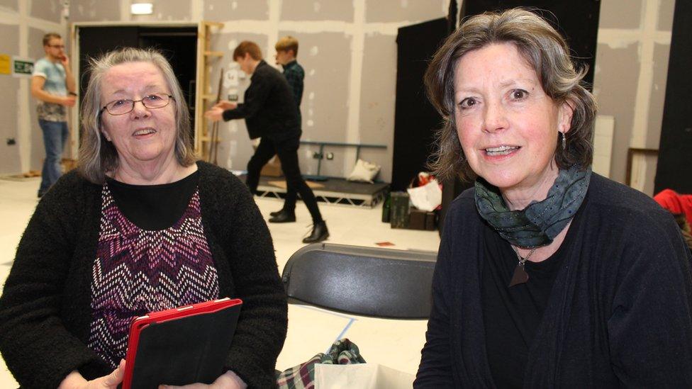 Nora Jones a Gaynor Elis-Williams