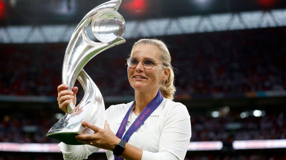 Sarina Wiegman with Euro trophy