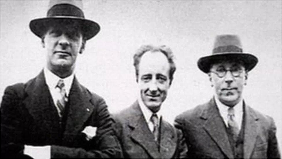 Saunders Lewis yn y canol gyda Lewis Valentine a DJ Williams