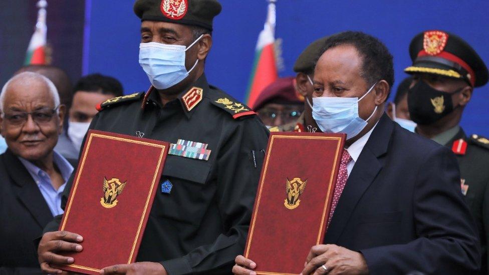 Gen Abdel Fattah al-Burhan (L) and PM and Abdalla Hamdok after signing a power-sharing agreement - Sunday 21 November 2021