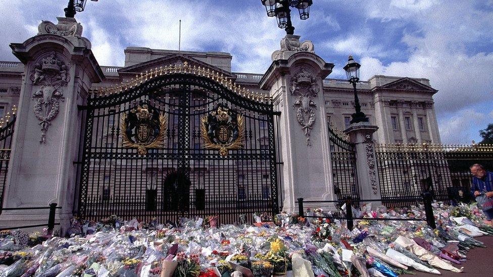 Flowers laid outside Buckingham Palace after the death of Princess Diana, 1 September 1997