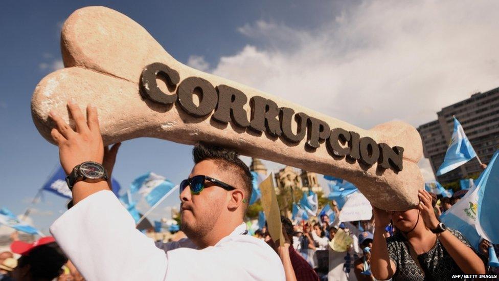 Guatemalans celebrate in front of the Culture Palace in Guatemala City on 29 August, 2015.