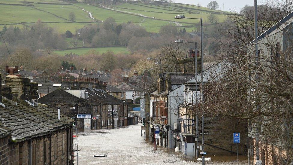 flooding-in-storm-mytholmroyd