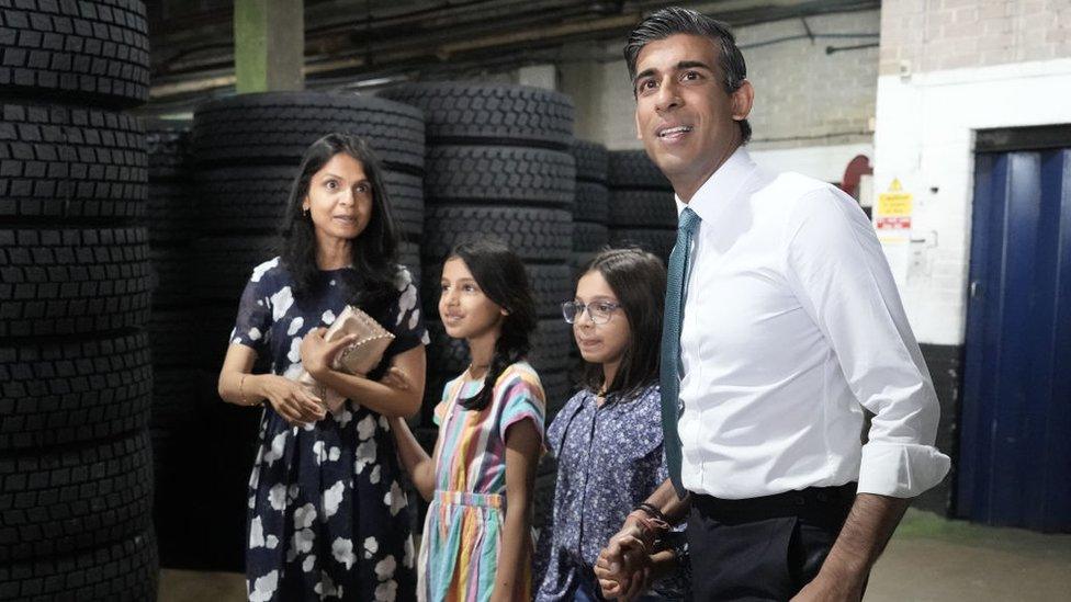 Rishi Sunak and Akshata Murty, with their daughters Krishna and Anoushka.