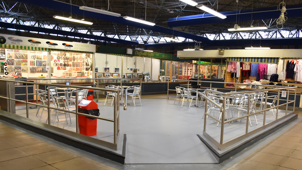 Marchnad dan do Pen-y-bont ar Ogwr